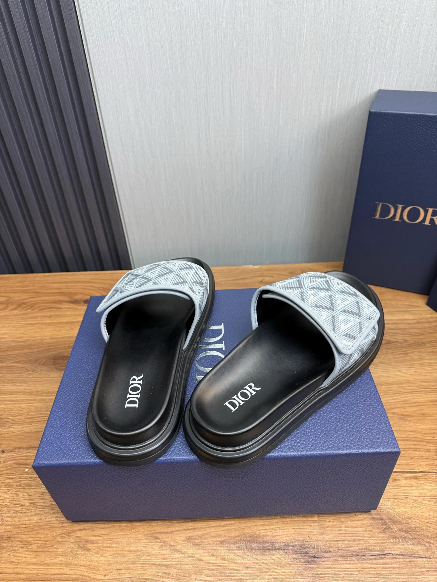 Men's shoes 💰280💰 Dior. Men's slippers 🩴Official website 1:1 production 38-45 yards 45 46 🉑️Customized original material shipped✅